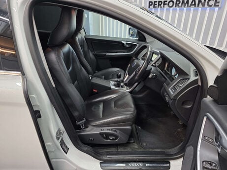 Volvo XC60 2.4 D5 SE Lux Nav SUV 5dr Diesel Manual AWD Euro 6 (s/s) (220 ps) 16