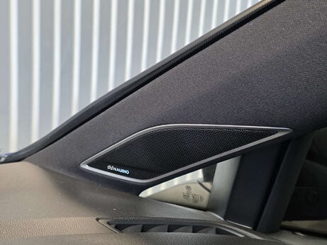 Volkswagen Golf 2.0 TSI R Hatchback 5dr Petrol DSG 4Motion Euro 6 (s/s) (300 ps) 7