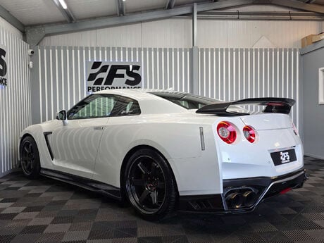Nissan GT-R 3.8 V6 Recaro Coupe 2dr Petrol Auto 4WD Euro 6 (570 ps) 4