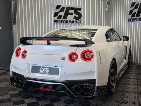 Nissan GT-R 3.8 V6 Recaro Coupe 2dr Petrol Auto 4WD Euro 6 (570 ps) 35