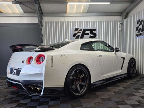 Nissan GT-R 3.8 V6 Recaro Coupe 2dr Petrol Auto 4WD Euro 6 (570 ps) 6