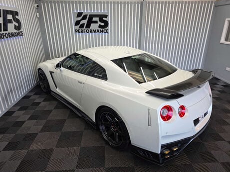 Nissan GT-R 3.8 V6 Recaro Coupe 2dr Petrol Auto 4WD Euro 6 (570 ps) 12