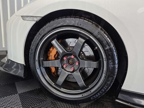 Nissan GT-R 3.8 V6 Recaro Coupe 2dr Petrol Auto 4WD Euro 6 (570 ps) 18