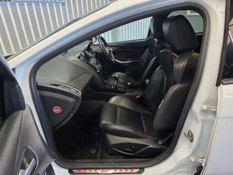 Ford Focus 2.0T EcoBoost ST-3 Hatchback 5dr Petrol Manual Euro 6 (s/s) (250 ps) 22