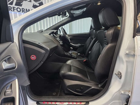 Ford Focus 2.0T EcoBoost ST-3 Hatchback 5dr Petrol Manual Euro 6 (s/s) (250 ps) 47