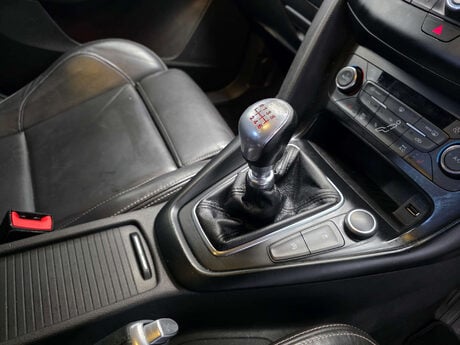 Ford Focus 2.0T EcoBoost ST-3 Hatchback 5dr Petrol Manual Euro 6 (s/s) (250 ps) 12