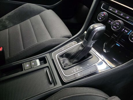 Volkswagen Golf 2.0 TSI R Hatchback 5dr Petrol DSG 4Motion Euro 6 (s/s) (310 ps) 6