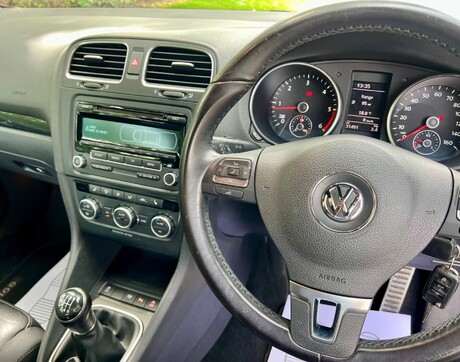 Volkswagen Golf 2.0 TDI BlueMotion Tech GT Cabriolet Euro 5 (s/s) 2dr 37