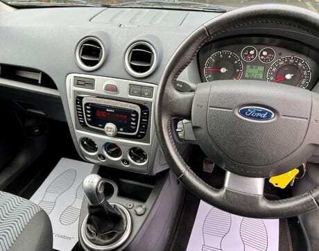 Ford Fusion 1.6 Titanium 5dr 30