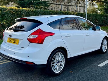 Ford Focus 1.0T EcoBoost Zetec Euro 5 (s/s) 5dr