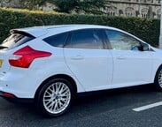 Ford Focus 1.0T EcoBoost Zetec Euro 5 (s/s) 5dr 10