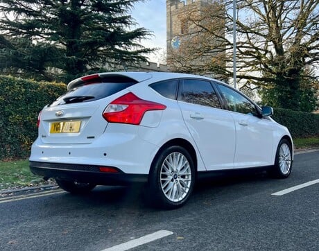 Ford Focus 1.0T EcoBoost Zetec Euro 5 (s/s) 5dr 15