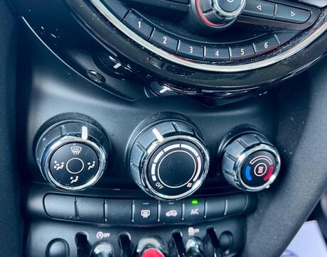 Mini Hatch 1.5 Cooper Euro 6 (s/s) 3dr 44