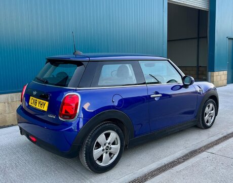 Mini Hatch 1.5 Cooper Euro 6 (s/s) 3dr 13