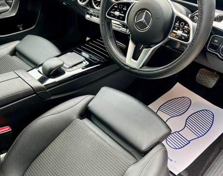 Mercedes-Benz A Class 1.3 A180 Sport (Executive) 7G-DCT Euro 6 (s/s) 5dr 35