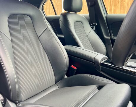 Mercedes-Benz A Class 1.3 A180 Sport (Executive) 7G-DCT Euro 6 (s/s) 5dr 39