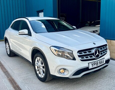 Mercedes-Benz GLA 1.6 GLA200 SE (Executive) Euro 6 (s/s) 5dr 8