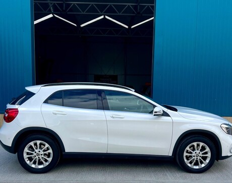 Mercedes-Benz GLA 1.6 GLA200 SE (Executive) Euro 6 (s/s) 5dr 9