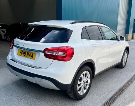 Mercedes-Benz GLA 1.6 GLA200 SE (Executive) Euro 6 (s/s) 5dr 10