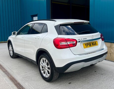 Mercedes-Benz GLA 1.6 GLA200 SE (Executive) Euro 6 (s/s) 5dr 12