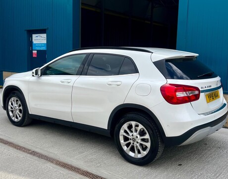 Mercedes-Benz GLA 1.6 GLA200 SE (Executive) Euro 6 (s/s) 5dr 14