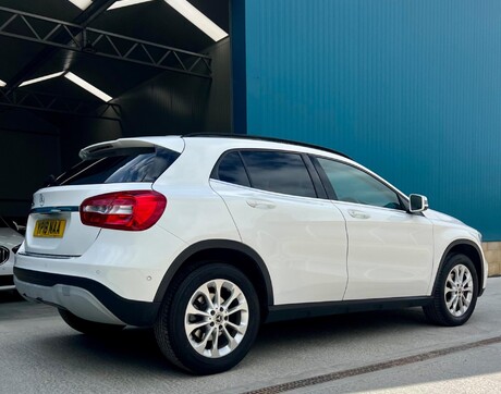 Mercedes-Benz GLA 1.6 GLA200 SE (Executive) Euro 6 (s/s) 5dr 15