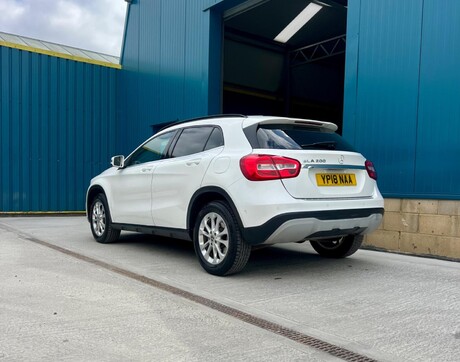 Mercedes-Benz GLA 1.6 GLA200 SE (Executive) Euro 6 (s/s) 5dr 17