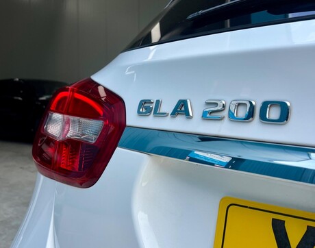 Mercedes-Benz GLA 1.6 GLA200 SE (Executive) Euro 6 (s/s) 5dr 22