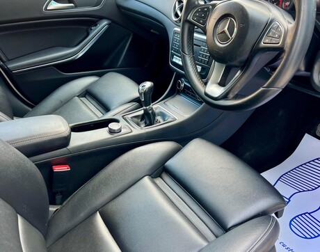 Mercedes-Benz GLA 1.6 GLA200 SE (Executive) Euro 6 (s/s) 5dr 27