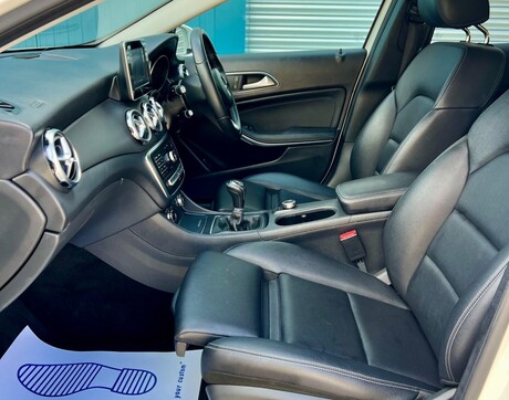 Mercedes-Benz GLA 1.6 GLA200 SE (Executive) Euro 6 (s/s) 5dr 28