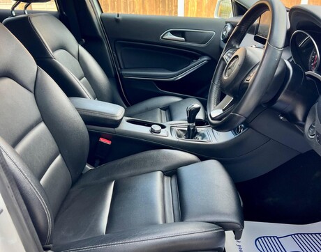 Mercedes-Benz GLA 1.6 GLA200 SE (Executive) Euro 6 (s/s) 5dr 30