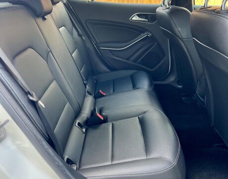 Mercedes-Benz GLA 1.6 GLA200 SE (Executive) Euro 6 (s/s) 5dr 37