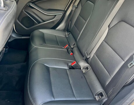 Mercedes-Benz GLA 1.6 GLA200 SE (Executive) Euro 6 (s/s) 5dr 40