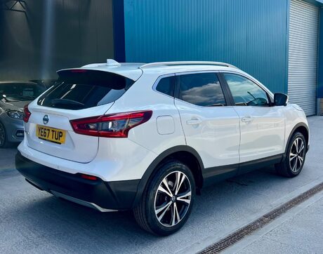 Nissan Qashqai 1.2 DIG-T N-Connecta Euro 6 (s/s) 5dr 3