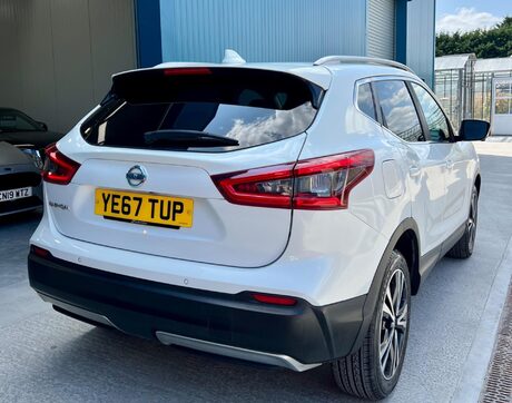 Nissan Qashqai 1.2 DIG-T N-Connecta Euro 6 (s/s) 5dr 11