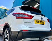 Nissan Qashqai 1.2 DIG-T N-Connecta Euro 6 (s/s) 5dr 17