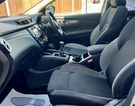 Nissan Qashqai 1.2 DIG-T N-Connecta Euro 6 (s/s) 5dr 35