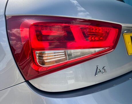 Audi A1 1.4 TFSI S line Style Edition Euro 5 (s/s) 3dr 28