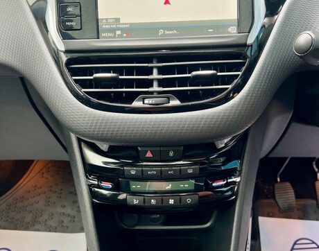 Peugeot 2008 1.2 PureTech Allure Premium Euro 6 (s/s) 5dr 52