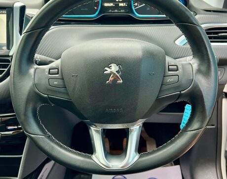 Peugeot 2008 1.2 PureTech Allure Premium Euro 6 (s/s) 5dr 39