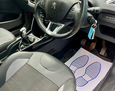 Peugeot 2008 1.2 PureTech Allure Premium Euro 6 (s/s) 5dr 30