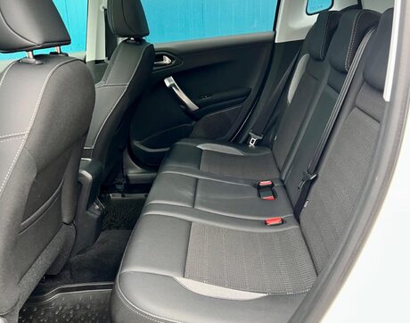 Peugeot 2008 1.2 PureTech Allure Premium Euro 6 (s/s) 5dr 43
