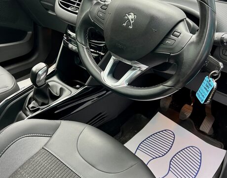 Peugeot 2008 1.2 PureTech Allure Premium Euro 6 (s/s) 5dr 38