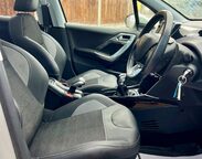 Peugeot 2008 1.2 PureTech Allure Premium Euro 6 (s/s) 5dr 32