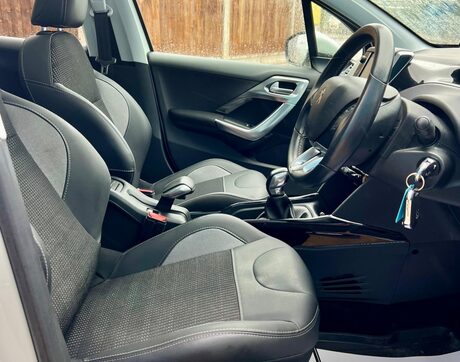 Peugeot 2008 1.2 PureTech Allure Premium Euro 6 (s/s) 5dr 32