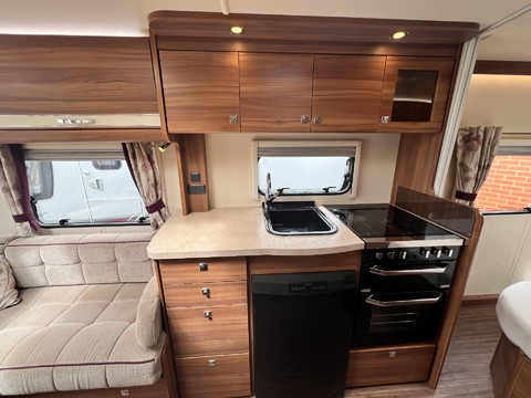 Elddis Affinity 554  17