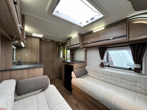 Coachman Pastiche 460/2 16