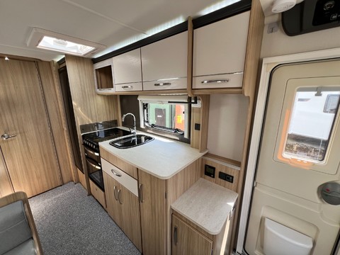 Coachman Vision Plus 630 27