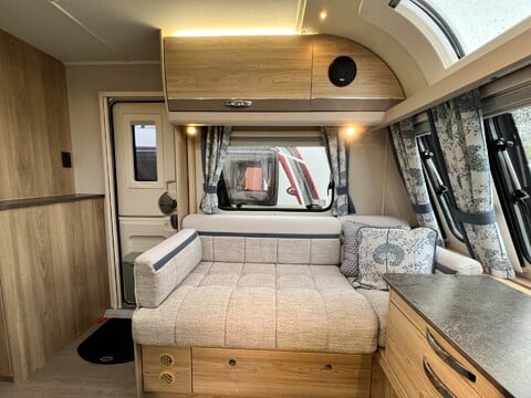 Elddis Avante Chatsworth 550 10