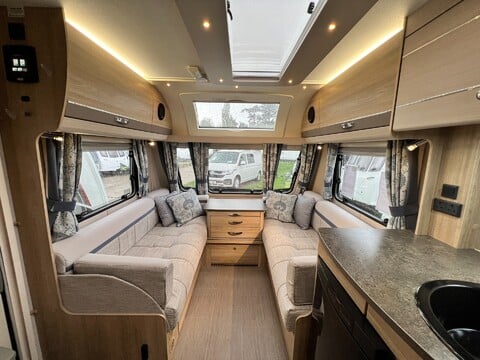 Elddis Avante Chatsworth 550 8